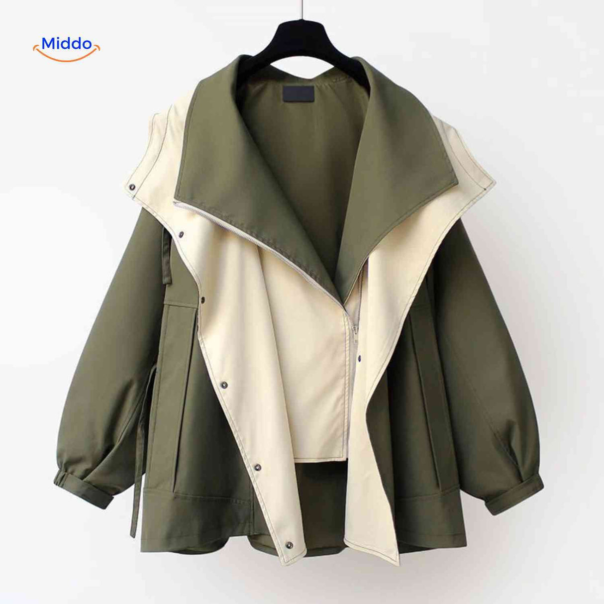AquaShell Damenjacke in Grün mit cremefarbenen Details – stilvoll und funktional. Jetzt entdecken auf www.middo.de