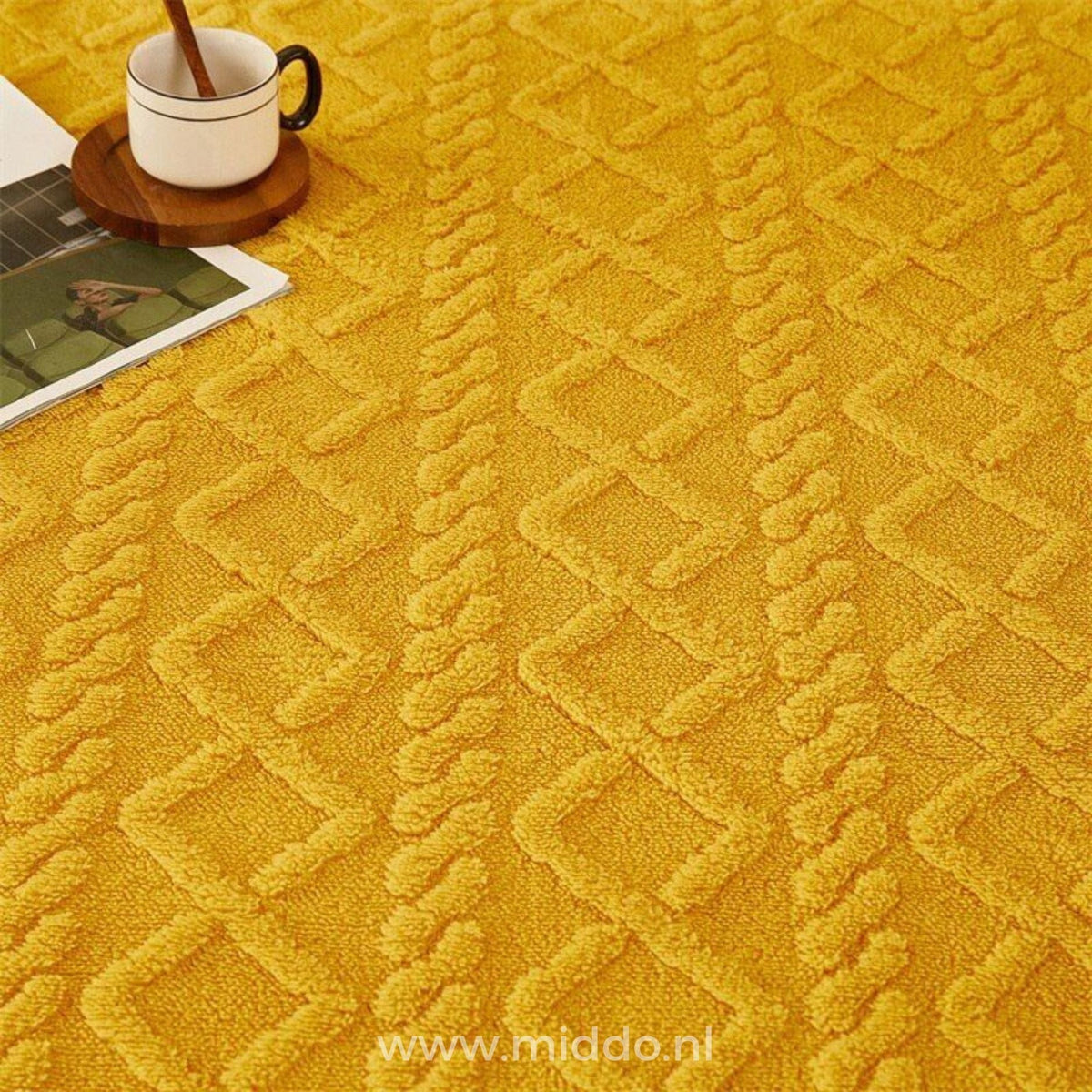 Fleece-Spannbettlaken mit passendem Kissenbezug.