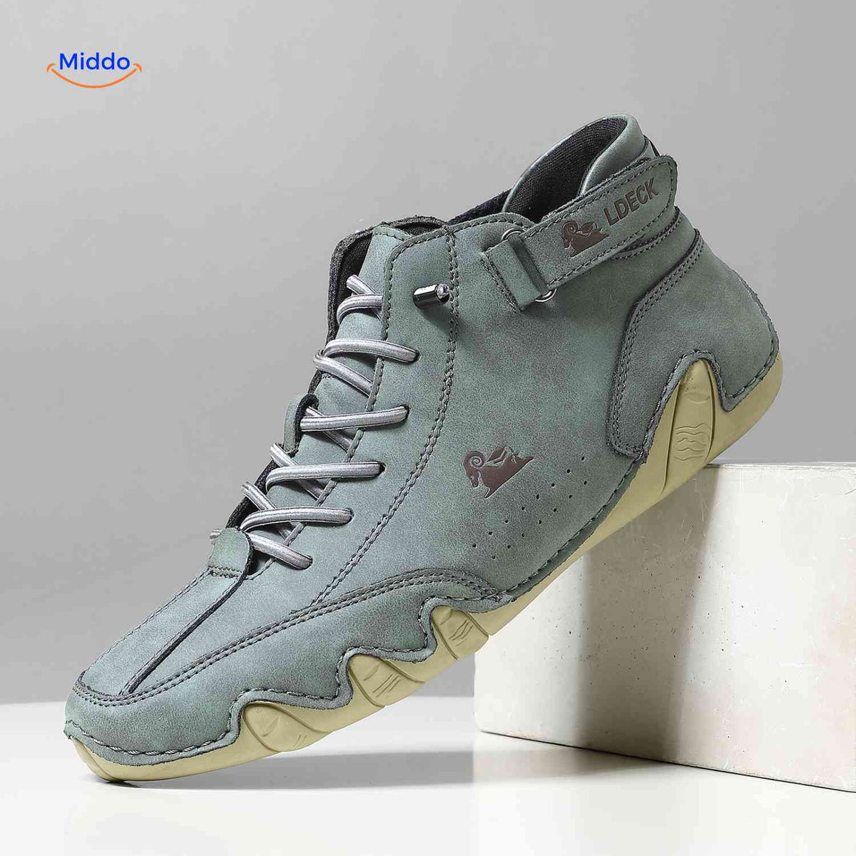 Flexura Schuhe in Dunkelgrün – Leichte Herren Sneakers aus Leder Entdecken Sie die Flexura Herren Sneakers in elegantem Dunkelgrün. Diese leichten Sneakers aus hochwertigem Leder bieten nicht nur optimalen Tragekomfort, sondern auch einen modernen Look. Sichern Sie sich jetzt Ihr Paar und erleben Sie die perfekte Kombination aus Stil und Bequemlichkeit!