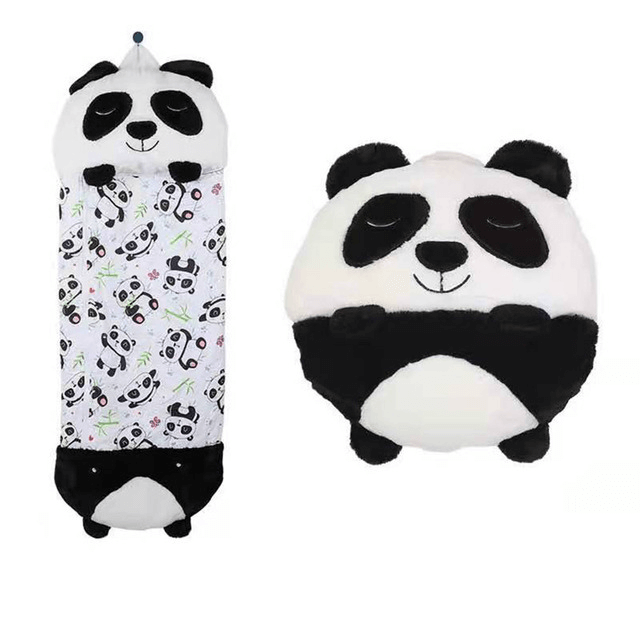 Kuschelschlafsack im Pandadesign für Kinder auf weißem Hintergrund