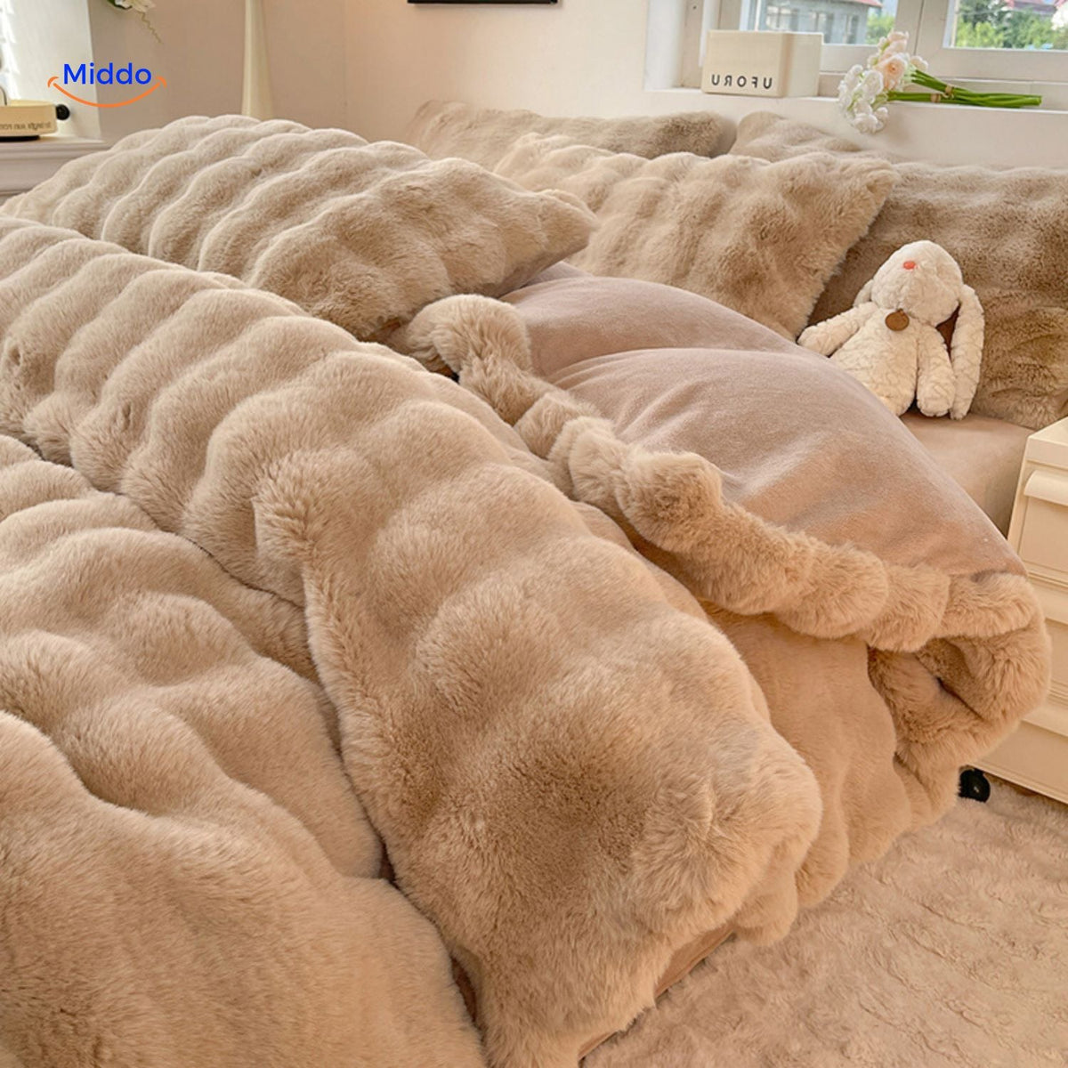 SnuggleBunny Plüschset beige Plüschdecke mit Kissen www.middo.de