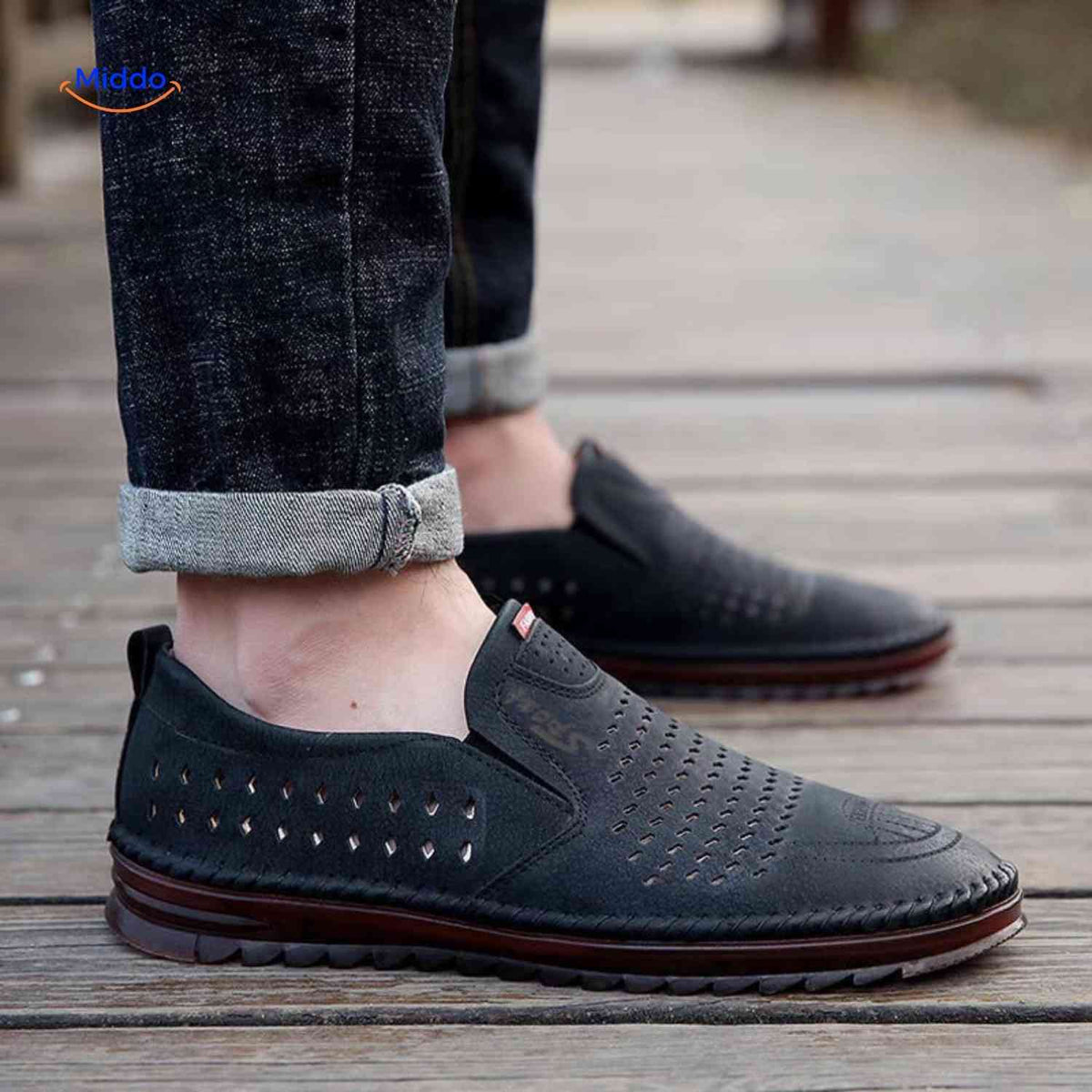 Solura Slipper in Schwarz mit perforiertem Obermaterial, atmungsaktiver Herrenschuh