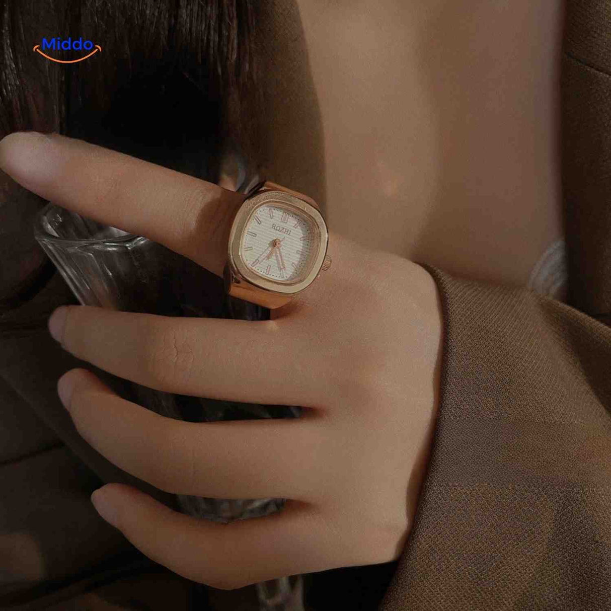 Timora Armbanduhr in Roségold mit weißem Ziffernblatt - Handmodell. Besuchen Sie