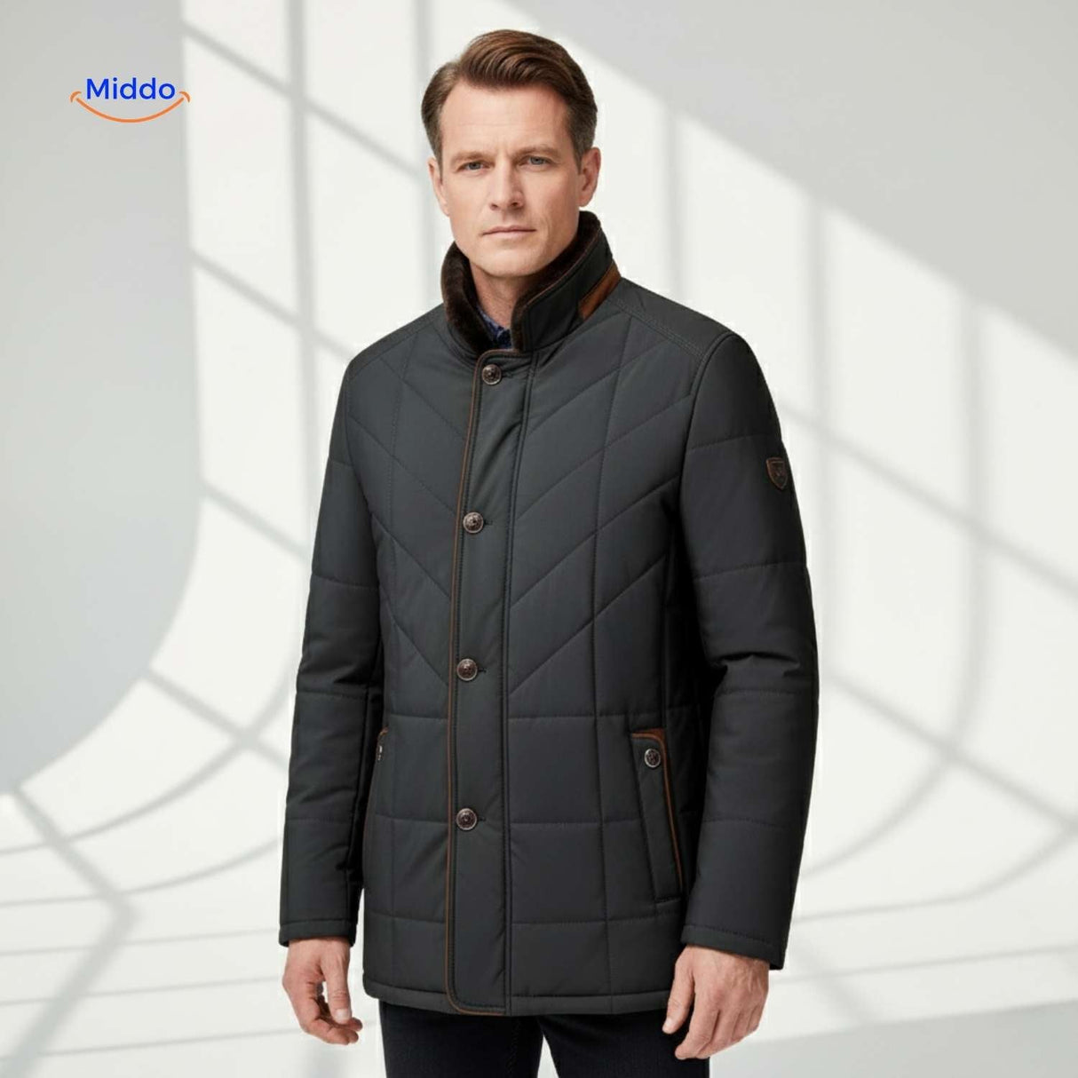 Froston Jacke in Schwarz, wattierte Ausführung mit Knöpfen und Taschen – jetzt auf www.middo.de entdecken!