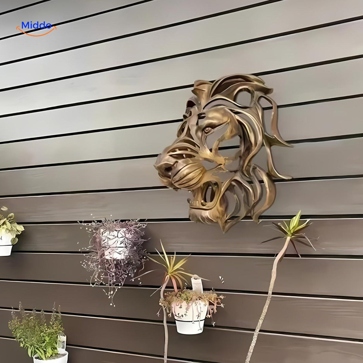 Goldenlion™ Wanddekoration zeigt eine majestätische Löwenkopf-Skulptur