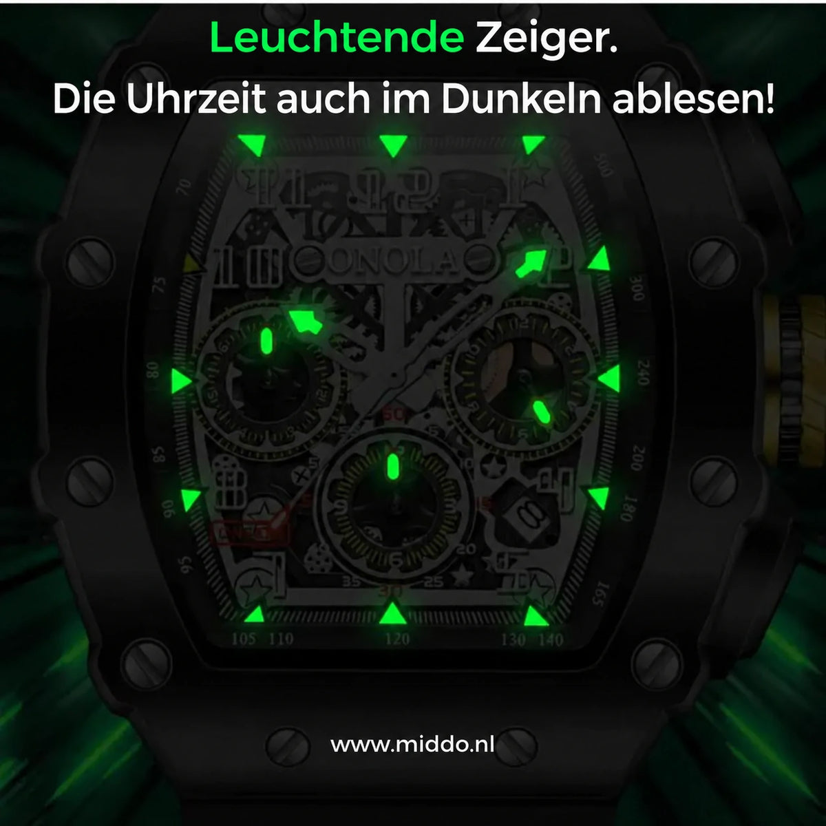 Leuchtende Zeiger der ONOLA MILLE Armbanduhr im Dunkeln.