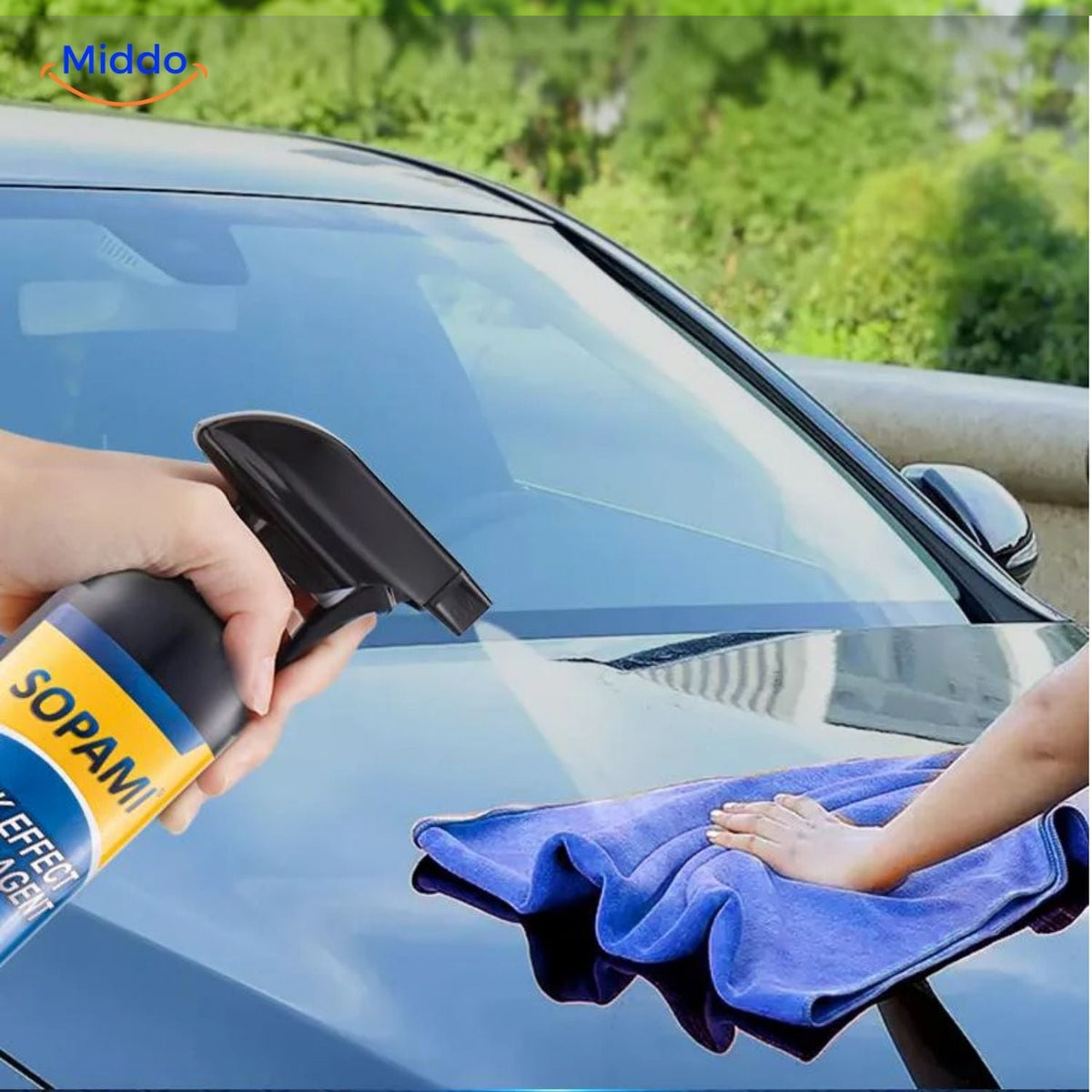 Sopami™ auf den Autolack sprühen und mit einem Tuch abwischen