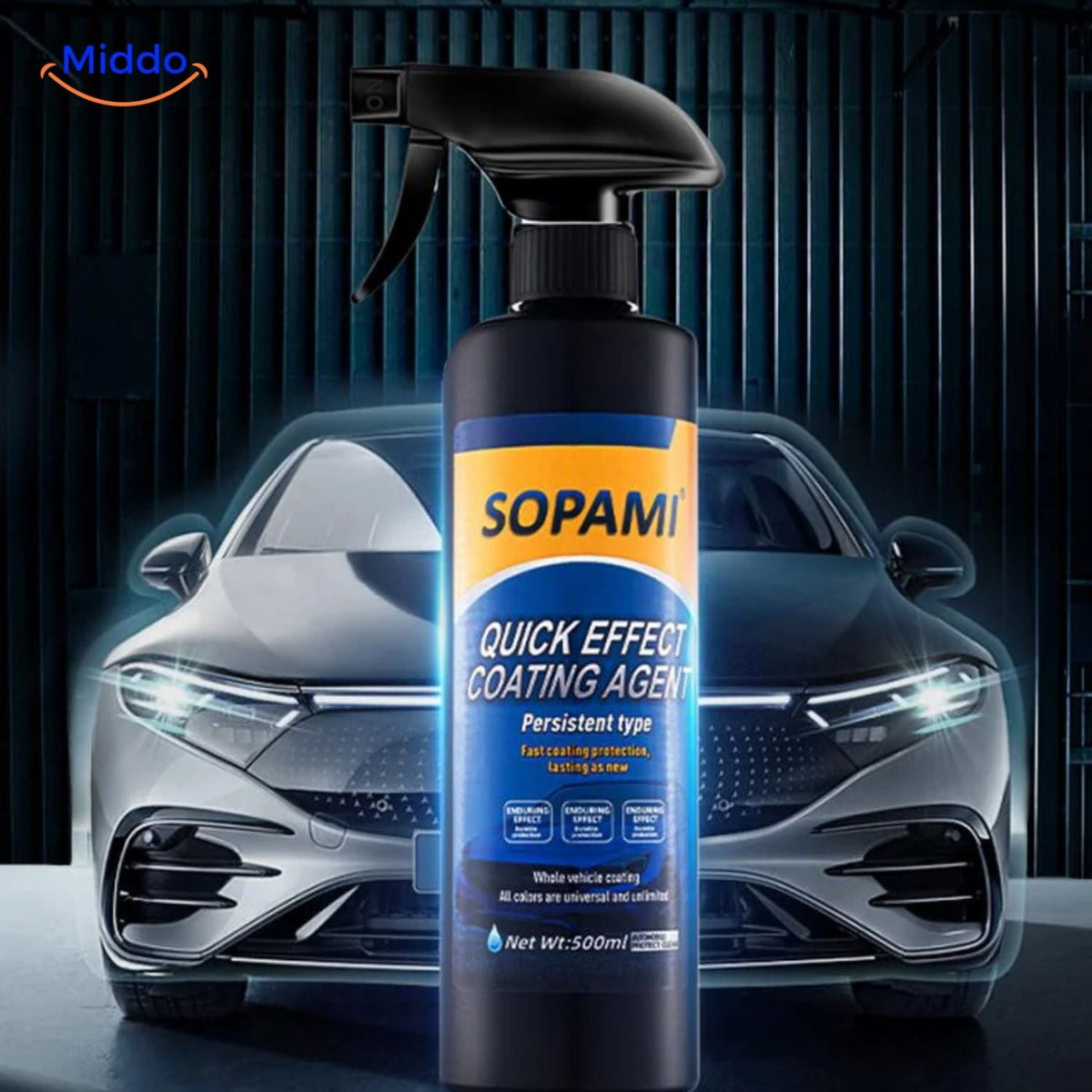 Sopami™ Sprühflasche mit 500 ml Inhalt neben einem Auto