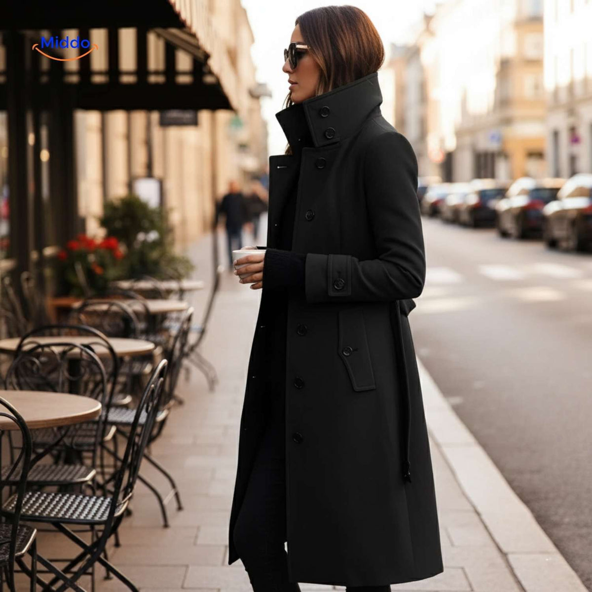 Veloursmantel in Schwarz – elegante Damenjacke mit hohem Kragen. Besuchen Sie uns auf !