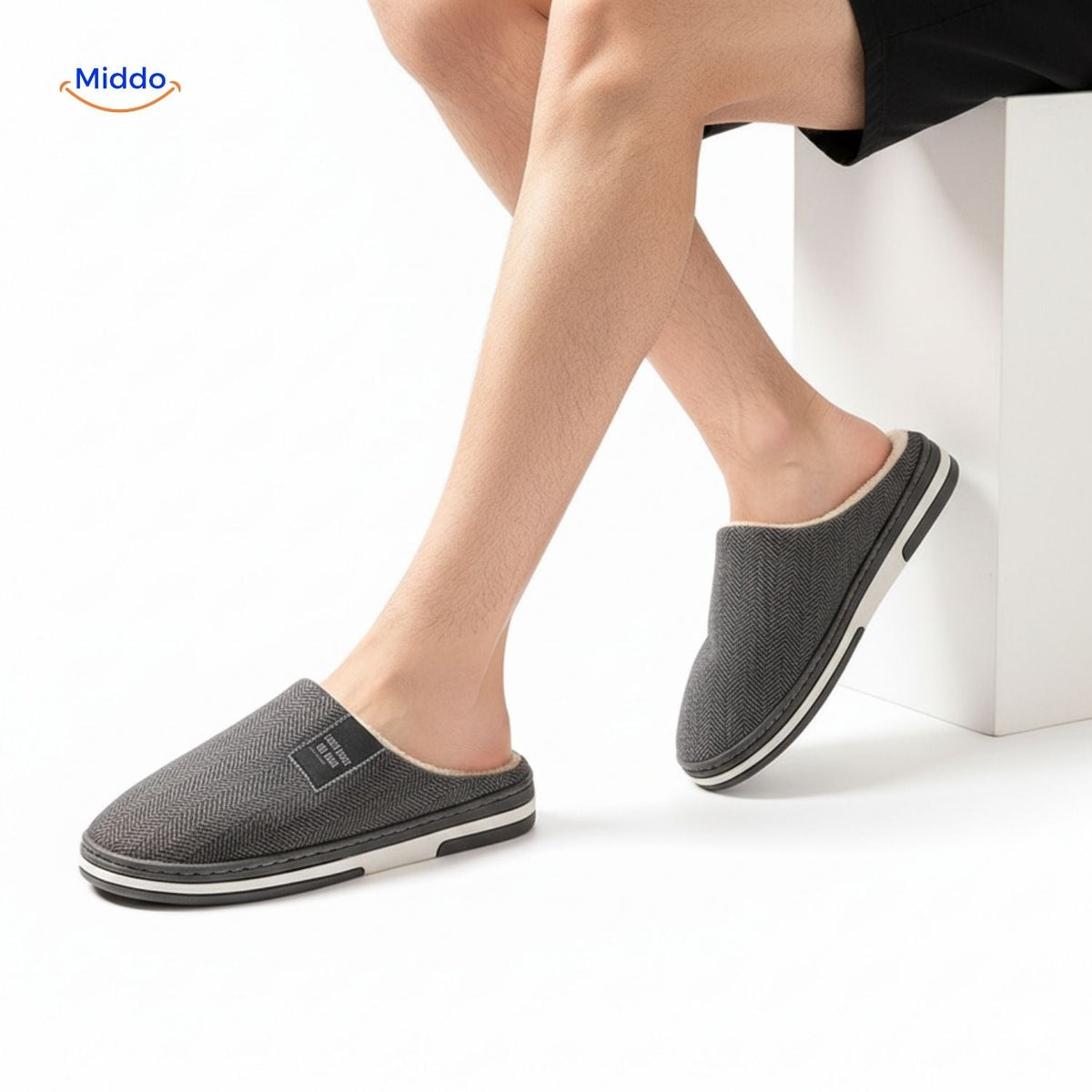 Warme Pantoffeln für Herren – Rutschfeste und Weiche Innensohle Entdecken Sie die warmen Herrenpantoffeln von Warmtique: perfekt für gemütliche Stunden zu Hause. Mit rutschfester Sohle und weicher Innenausstattung bieten sie optimalen Komfort und Sicherheit. Besuchen Sie und sichern Sie sich Ihr Paar!