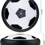 Airplay Fußball mit den Maßen von einem Durchmesser von achtzehn Zentimetern und einer Höhe von sechs Zentimetern.