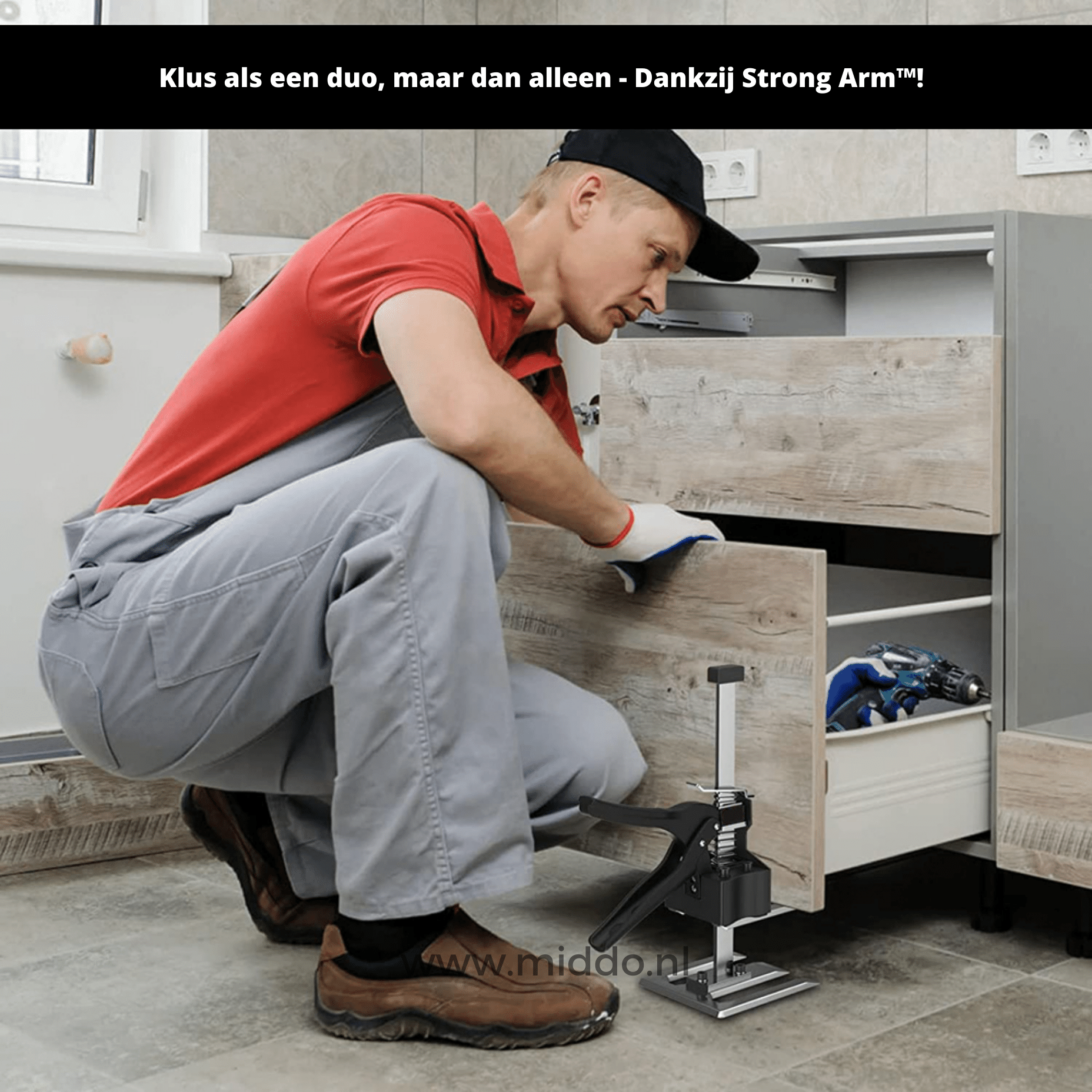 Man verwendet Strong Arm zur Unterstützung beim Zusammenbau des Schranks.