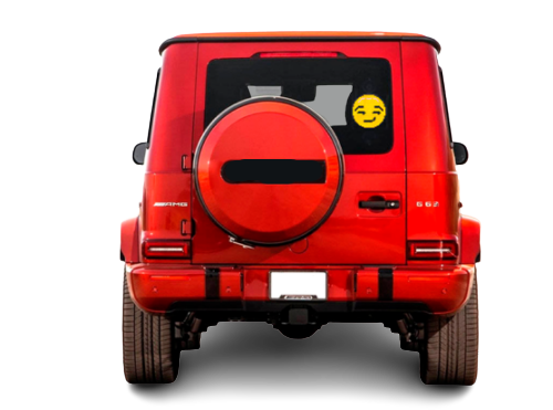 Roter Jeep mit dem AutoPixel Emoji auf der Heckscheibe vor einem karierten schwarz-grauen Hintergrund.
