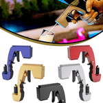 Bild von 5 verschiedenen Farben von Trinkspritzen in Lila, Gold, Schwarz, Silber und Rot, wobei die goldfarbene ein Glas füllt.