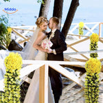 Gelbe charmante Orchideen Dekoration bei einer Hochzeit im Freien