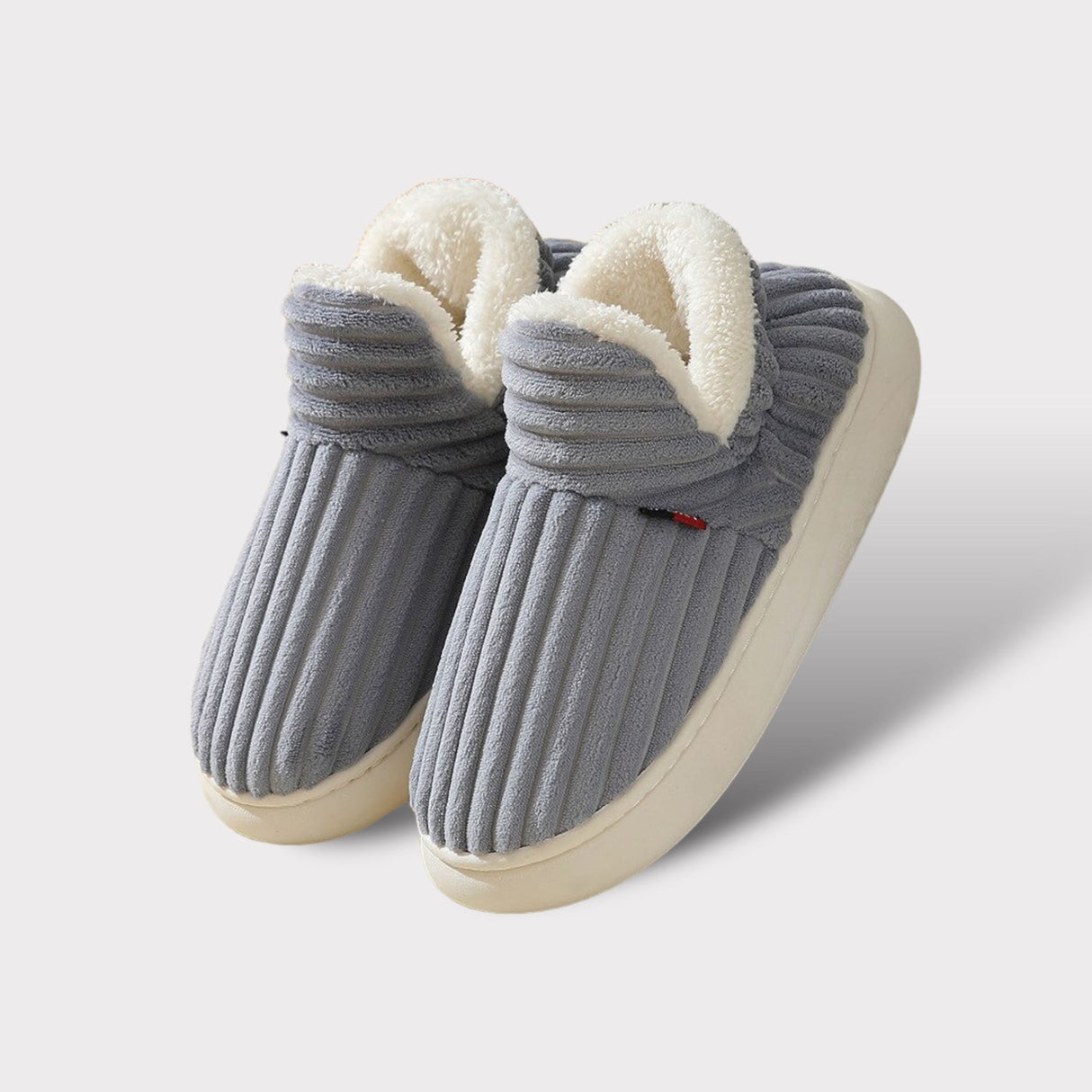 Graue Komfort-Fleece-Pantoffeln mit weißem Fleece-Futter und weißer Gummisohle