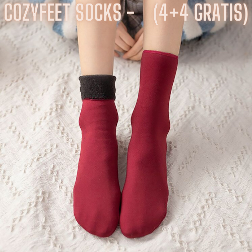 Rote CozyFeetSocks Winter-Veloursocken an den Füßen