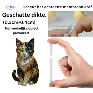 CrystalPaws Adventskalender hyphenated Adventskalender Geschenk in der Hand
