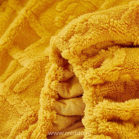 Fleece-Spannbettlaken mit passendem Kissenbezug.
