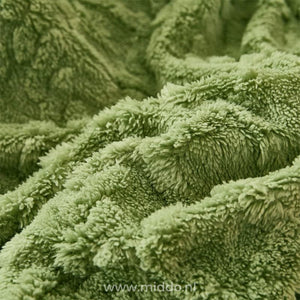 Fleece-Spannbettlaken mit passendem Kissenbezug.