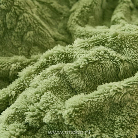 Fleece-Spannbettlaken mit passendem Kissenbezug.