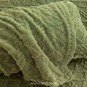 Fleece-Spannbettlaken mit passendem Kissenbezug.
