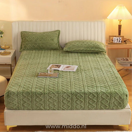 Fleece-Spannbettlaken mit passendem Kissenbezug.