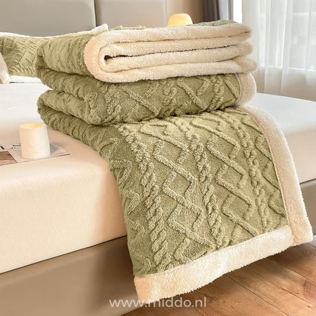 Fleece-Spannbettlaken mit passendem Kissenbezug.