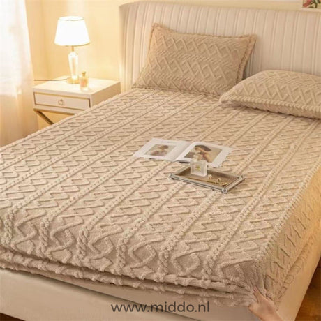 Fleece-Spannbettlaken in Beige.