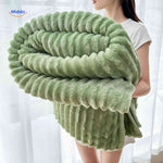 Fluffina Kuscheldecke aus dickem Plüsch – Jetzt entdecken unter www.middo.de