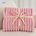 Fluffina Kuscheldecke aus weichem Plüsch – Geschenklecke bei www.middo.de