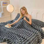 Fluffina Kuscheldecke – warme Plüschdecke für gemütliche Stunden – www.middo.de