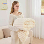 Fluffina Decke – Kuschelige Plüschdecke | www.middo.de