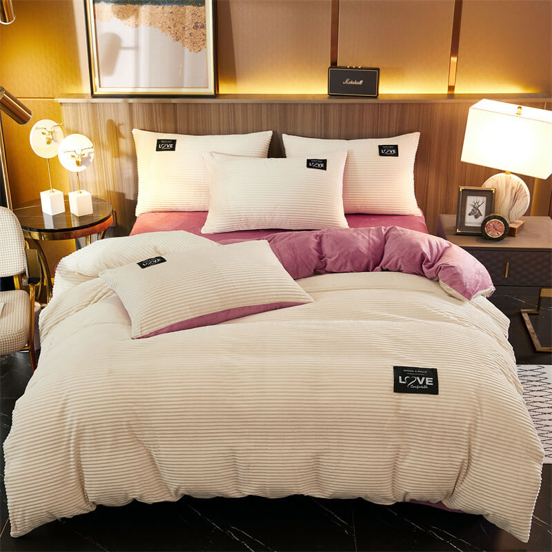 Flauschige Fleece-Decke in Weiß-Rosa