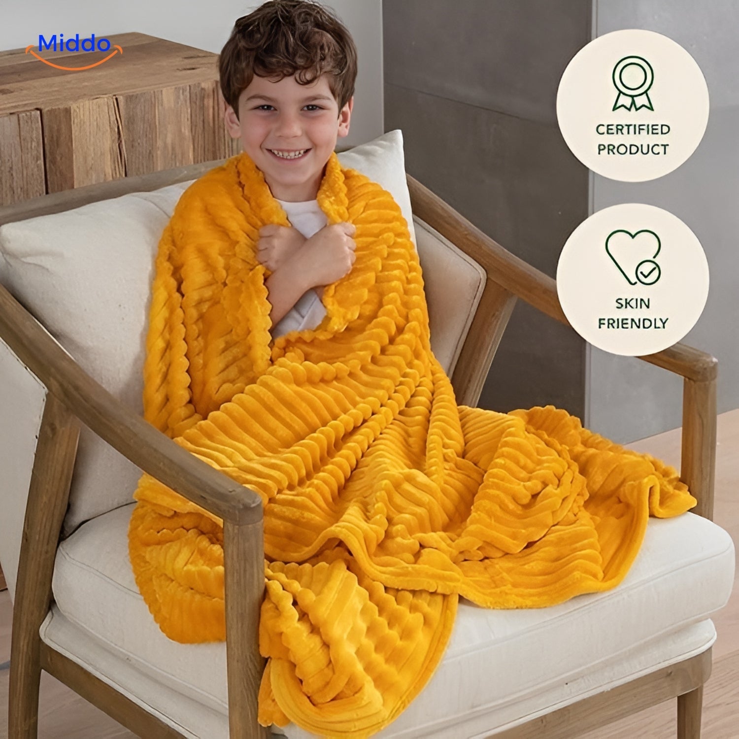 Junge genießt die Samt-Fleece-Decke von Middo.de