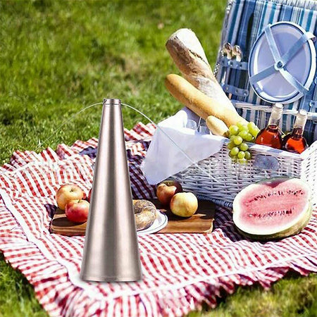 Fly Fan bei Picknick mit Obst und Brot