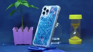GlowSand Smartphone-Hülle mit blauer Glitzerflüssigkeit und funkelndem Look www.middo.de
