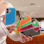 GlowSand Handyhüllen in der Hand, helle flüssige Farbenmix www.middo.de