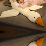 Goosy Kissen Plüschgans mit Flügeln und großen Füßen www.middo.de