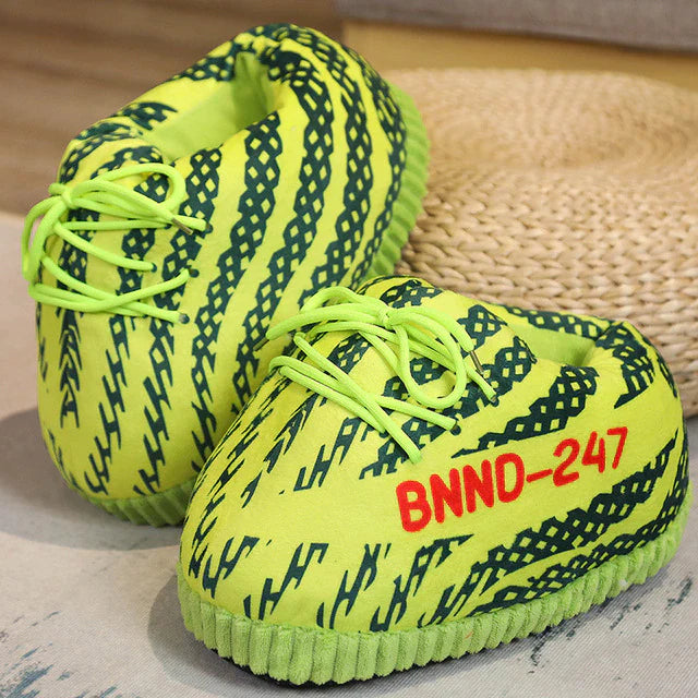 Grüne mit schwarzen Streifen Sneaker Hausschuhe mit gelben Schnürsenkeln