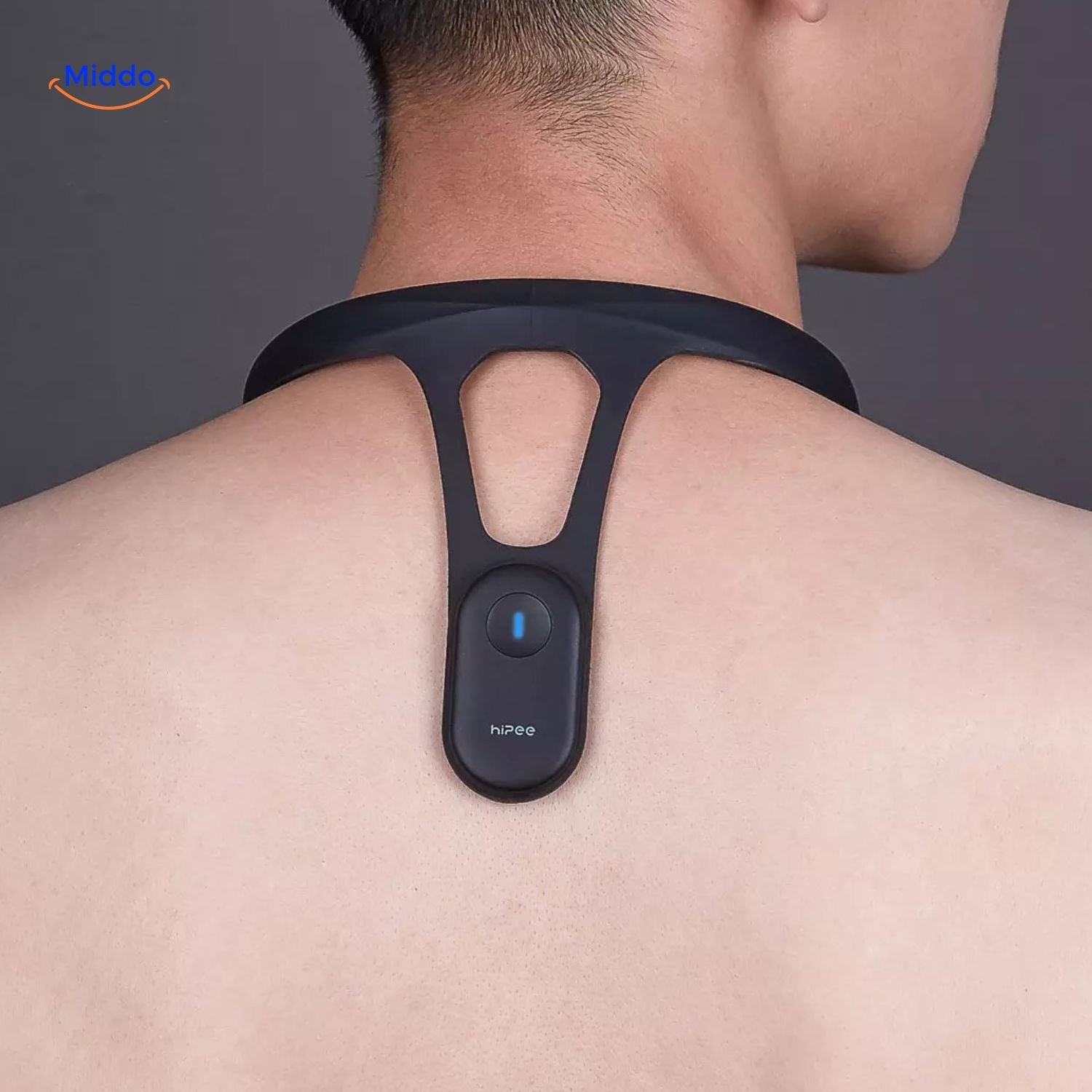 Hipee Smart hinterer Halsband auf Körper des Benutzers www.middo.de