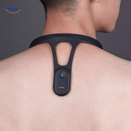 Hipee Smart hinterer Halsband auf Körper des Benutzers www.middo.de
