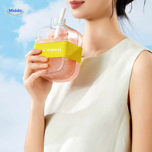 IceNova Flaschenhalter pink Sommergetränk mit Band Modell Nahaufnahme