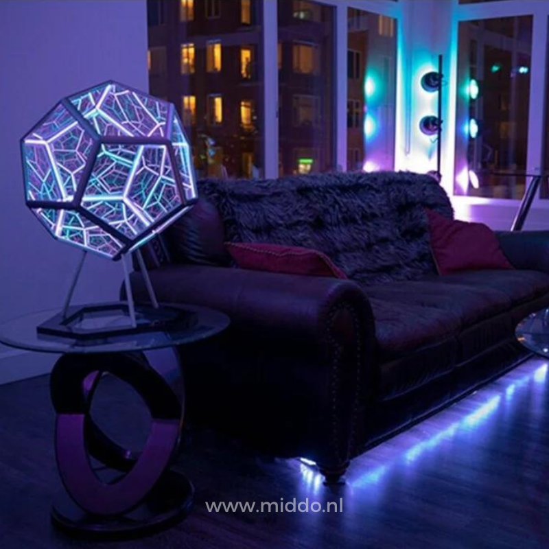 Infinity Light in einem beleuchteten Raum als dekorative Lampe.