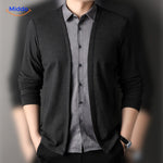 LayerFlex Strickmode Hemd gestreiftes Design Detail Knöpfe