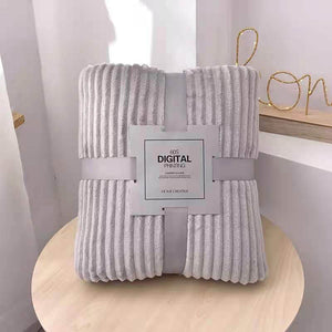 Grau Samt Fleece Decke verpackt mit grauem Band