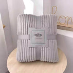 Grau Samt Fleece Decke verpackt mit grauem Band