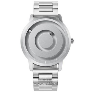 Silberne Uhr mit Stahlarmband und minimalistischem Design