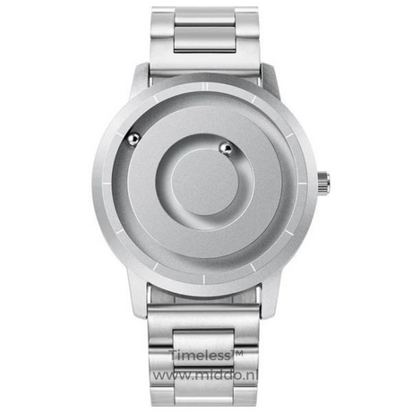 Silberne Uhr mit Stahlarmband und minimalistischem Design