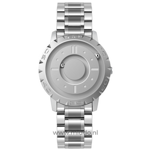 Silberne Uhr mit Stahlarmband und minimalistischem Design